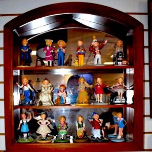Danbury Mint Shirley Temple display case, and full set of figurines! New in box